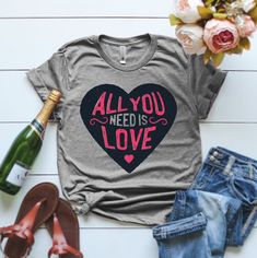 All You Need Is Love Tshirt EL24J0