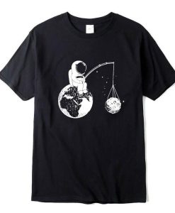 Astronaout Fishing Moon T-Shirt AL5JN2